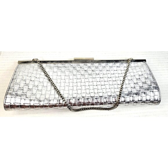 Vintage Y2K Silver Woven Metal Clutch Purse With Chain Strap & Snap Closure - Picture 1 of 9
